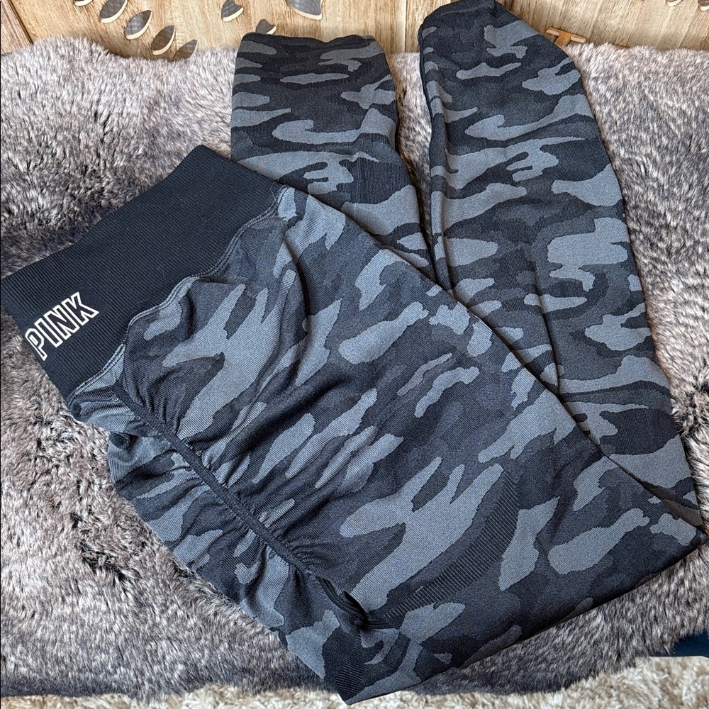 PINK Victoria's Secret Leggings - Black and Gray Camouflage
